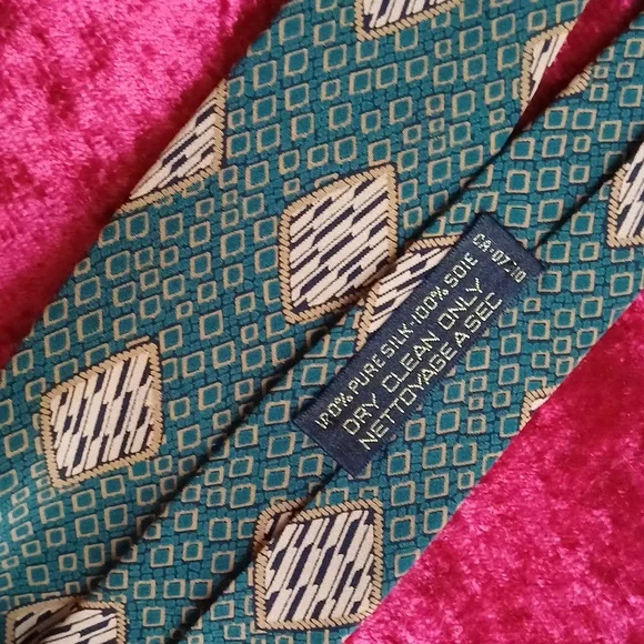 🔥🔥🔥GIORGIO ARMANI 100% silk logo Holiday green tie italy - Picture 10 of 11